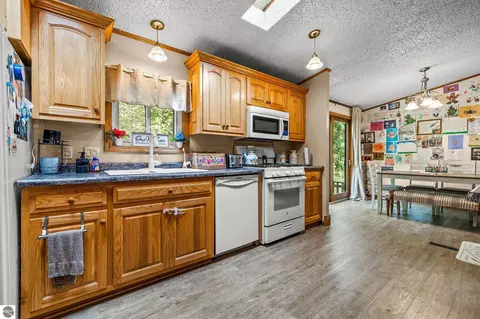 Kitchen - 4812 SE County Line Rd, Shepherd, MI 48883 photo 1 of 3