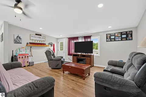 Living - 4358 Witmere Us-131 S, Charlevoix, MI 49720 photo 4 of 4