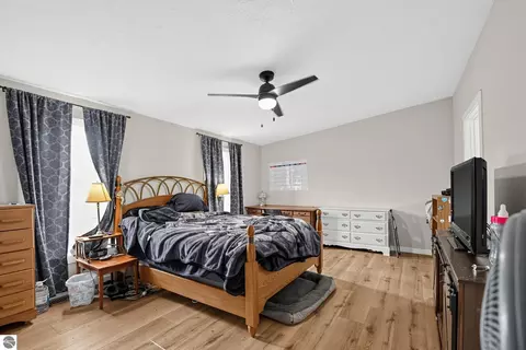 Bedroom - 4358 Witmere Us-131 S, Charlevoix, MI 49720 photo 9 of 11