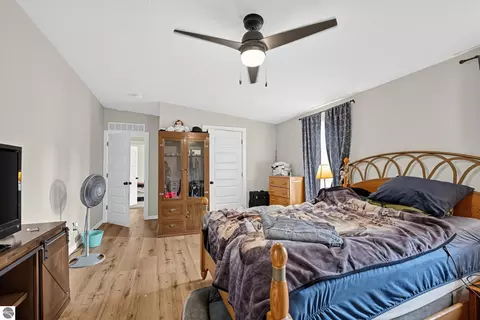 Bedroom - 4358 Witmere Us-131 S, Charlevoix, MI 49720 photo 10 of 11