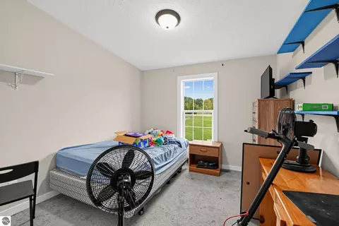 Bedroom - 4358 Witmere Us-131 S, Charlevoix, MI 49720 photo 1 of 11