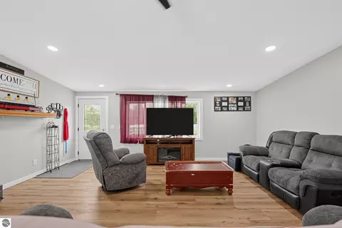 Living - 4358 Witmere Us-131 S, Charlevoix, MI 49720 photo 3 of 4