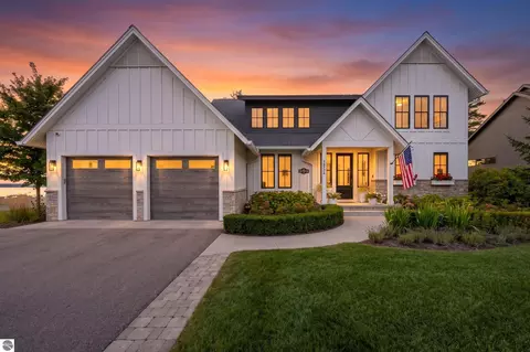 15724 Shoreline Ct, Traverse City, MI 49686