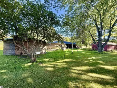 Exterior - 440 S Chippewa St, Shepherd, MI 48883 photo 6 of 9