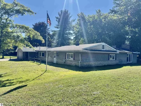 Exterior - 440 S Chippewa St, Shepherd, MI 48883 photo 7 of 9