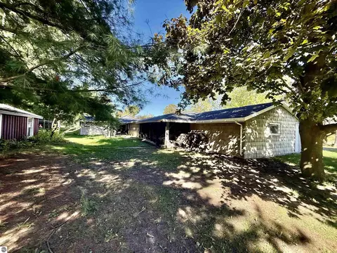 Exterior - 440 S Chippewa St, Shepherd, MI 48883 photo 5 of 9