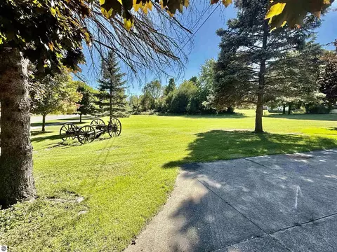 Exterior - 440 S Chippewa St, Shepherd, MI 48883 photo 2 of 9