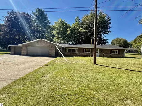 Exterior - 440 S Chippewa St, Shepherd, MI 48883 photo 9 of 9