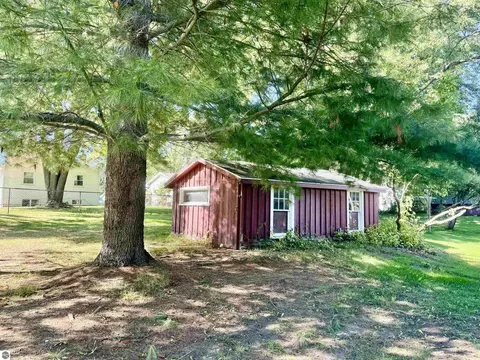 Exterior - 440 S Chippewa St, Shepherd, MI 48883 photo 4 of 9