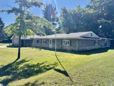 Exterior - 440 S Chippewa St, Shepherd, MI 48883 photo 8 of 9