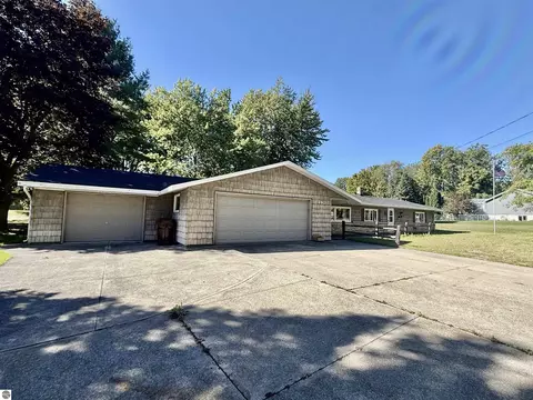 Exterior - 440 S Chippewa St, Shepherd, MI 48883 photo 1 of 9