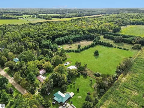 View/Area - 691 N Duffield Rd, Sumner, MI 48889 photo 3 of 7