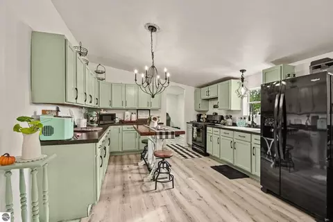 Kitchen - 691 N Duffield Rd, Sumner, MI 48889 photo 1 of 3