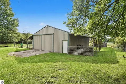 Exterior - 691 N Duffield Rd, Sumner, MI 48889 photo 6 of 12