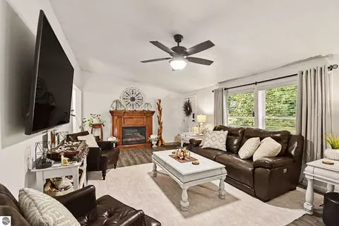 Living - 691 N Duffield Rd, Sumner, MI 48889 photo 2 of 2