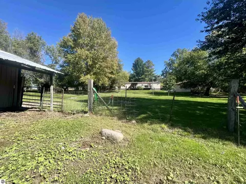 Exterior - 691 N Duffield Rd, Sumner, MI 48889 photo 4 of 12