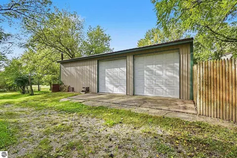 Exterior - 691 N Duffield Rd, Sumner, MI 48889 photo 9 of 12