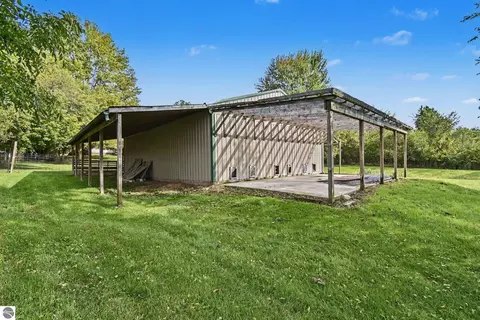 Exterior - 691 N Duffield Rd, Sumner, MI 48889 photo 7 of 12