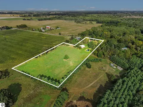 View/Area - 691 N Duffield Rd, Sumner, MI 48889 photo 1 of 7