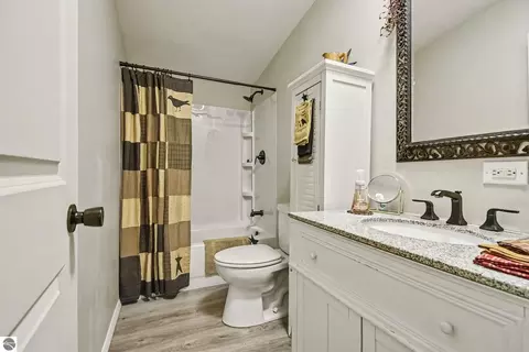 Bath - 691 N Duffield Rd, Sumner, MI 48889 photo 2 of 2