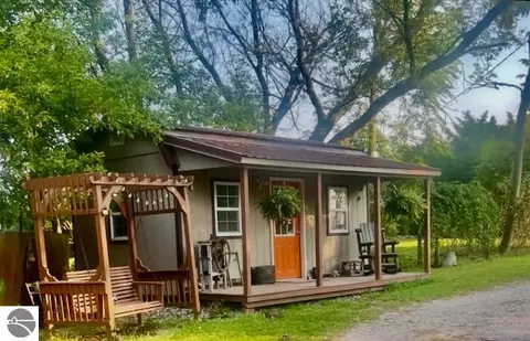 Exterior - 691 N Duffield Rd, Sumner, MI 48889 photo 10 of 12