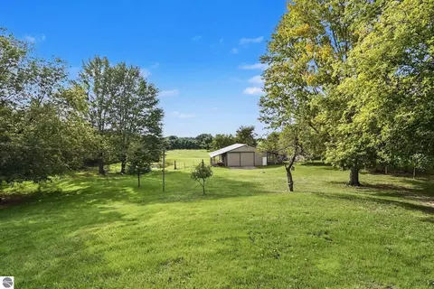 Exterior - 691 N Duffield Rd, Sumner, MI 48889 photo 5 of 12