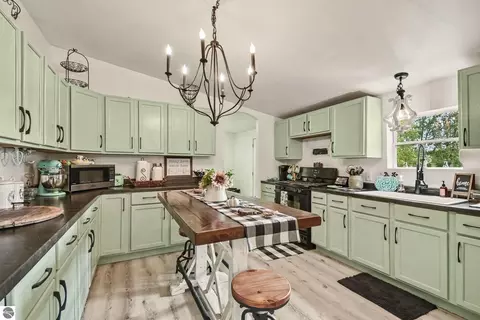 Kitchen - 691 N Duffield Rd, Sumner, MI 48889 photo 2 of 3