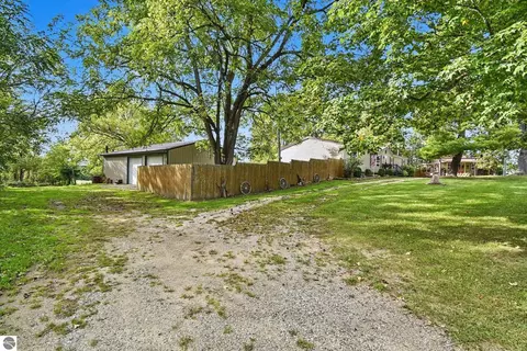 Exterior - 691 N Duffield Rd, Sumner, MI 48889 photo 8 of 12