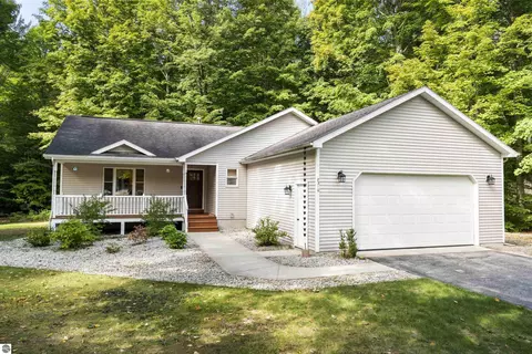 8310 Aimee Ln, Lake Ann, MI 49650