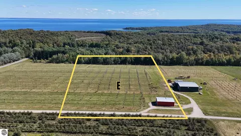 5790 N Omena Rise, Northport, MI 49670
