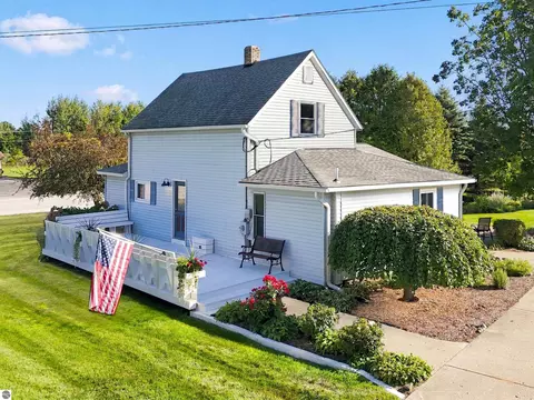 7008 Cairn Hwy, Kewadin, MI 49648