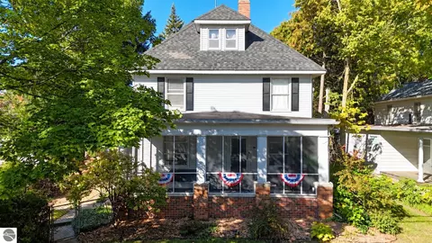 215 E Lincoln St, Mount Pleasant, MI 48858