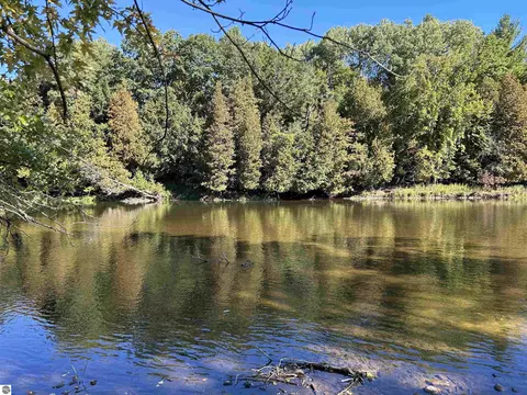 19254 Indian Dr, Paris, MI 49338