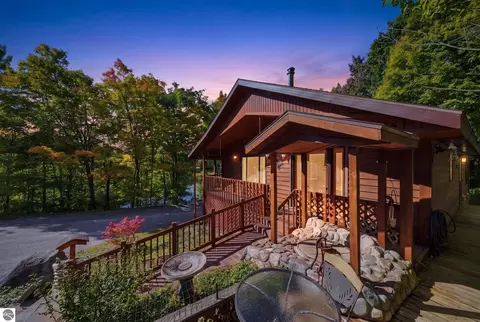 451 W 18 Rd, Mesick, MI 49668