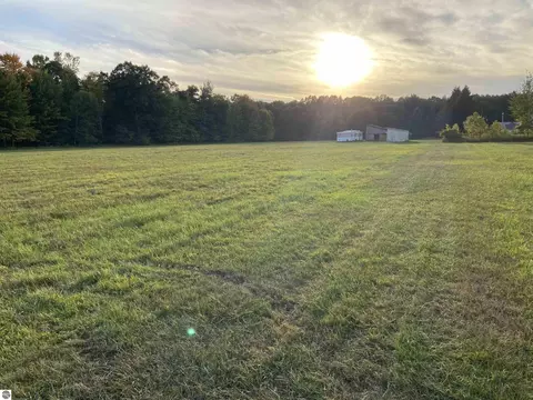 311 S Castor Rd, Shepherd, MI 48883 photo 18