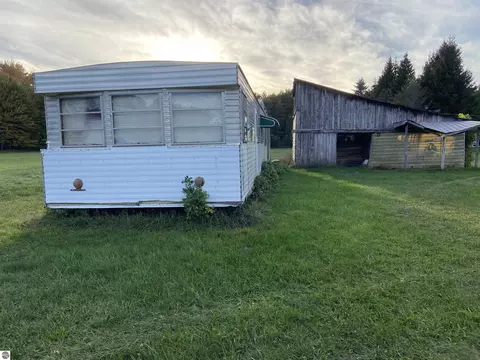 311 S Castor Rd, Shepherd, MI 48883 photo 14