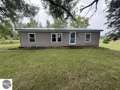 20901 11 Mile Rd, Leroy, MI 49655