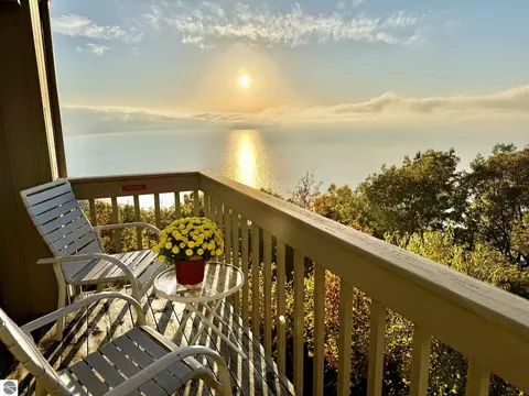 8 Pinnacle Pl # D, Glen Arbor, MI 49636