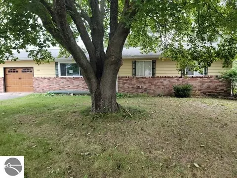 385 Third St, Oscoda, MI 48750