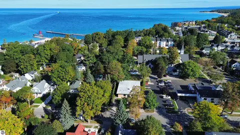 205 Clinton St, Charlevoix, MI 49720