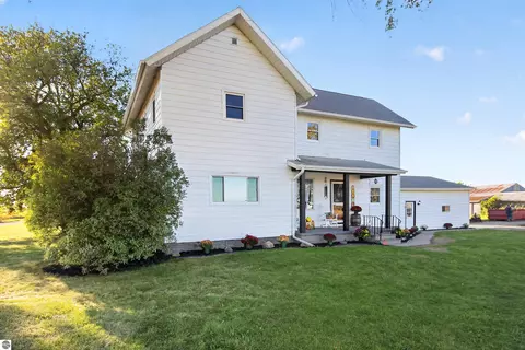 3990 S Begole Rd, Ithaca, MI 48847