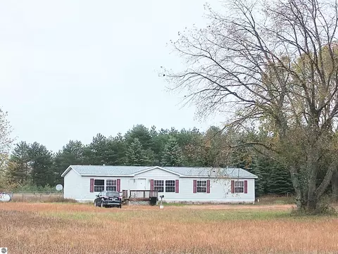 17538 Ridgeway Dr, Thompsonville, MI 49683