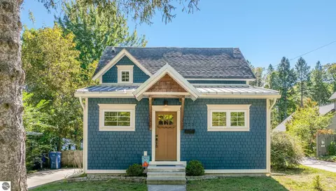 723 Seventh St, Traverse City, MI 49684