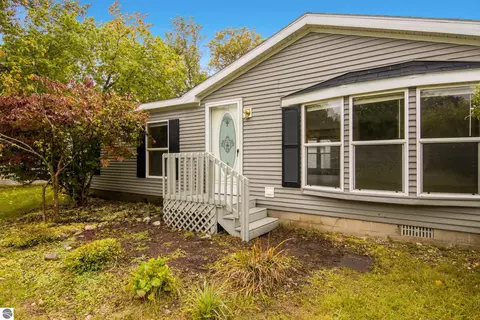 10995 Stacey Aly, Honor, MI 49640