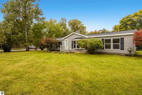 10995 Stacey Aly, Honor, MI 49640
