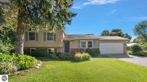 3804 Timberwolf Dr, Traverse City, MI 49684