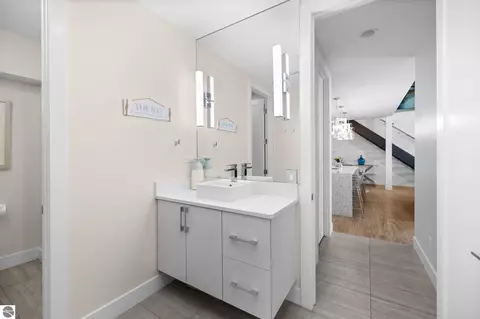 Bath - 8871 Birchview Dr, Williamsburg, MI 49690 photo 2 of 6