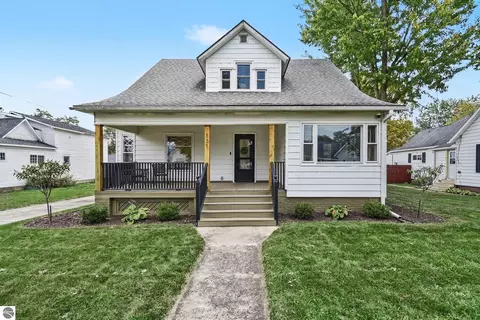 131 4th St, Breckenridge, MI 48615