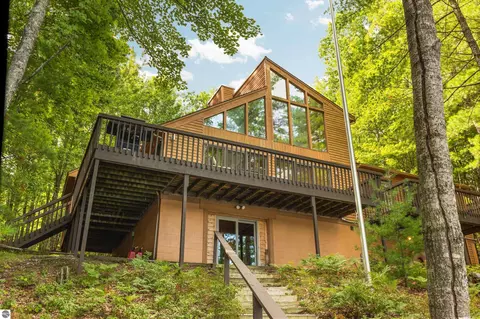 10 Island View Dr, Traverse City, MI 49696