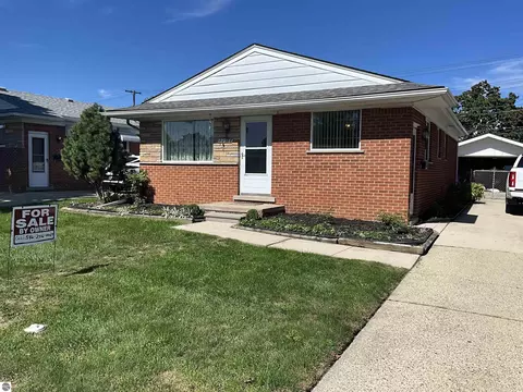 22501 Visnaw St, Saint Clair Shores, MI 48081